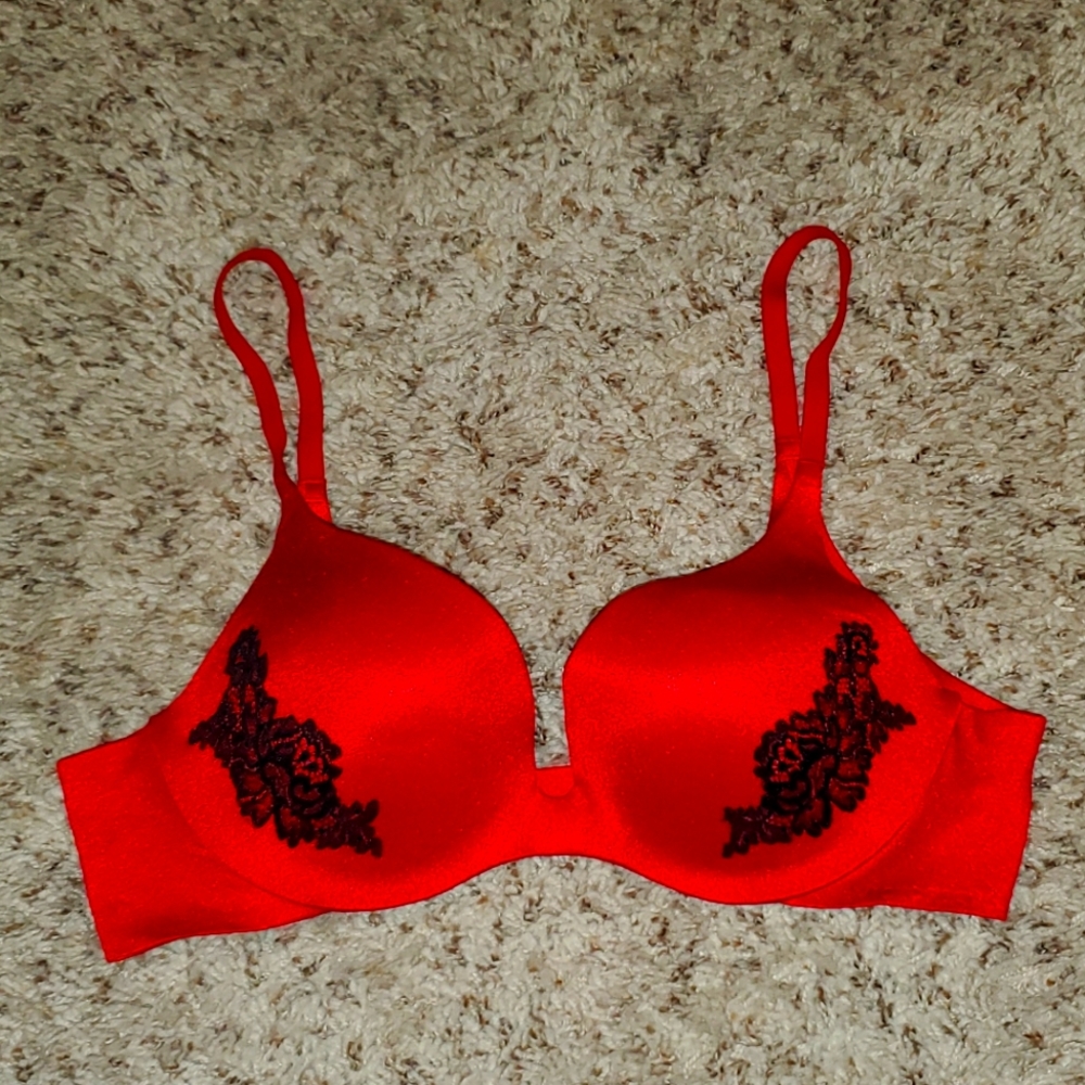 Victoria's Secret Push-Up Red Bra, Cup Size 36-B